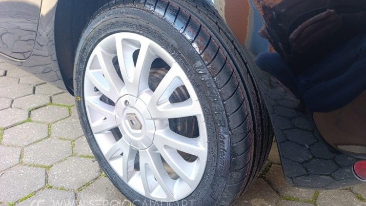 Renault Clio 1.2 16V 75 CV Dynamique S GPS